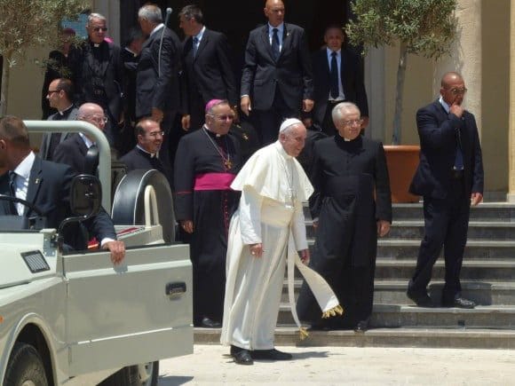 papa francesco lampedusa 2